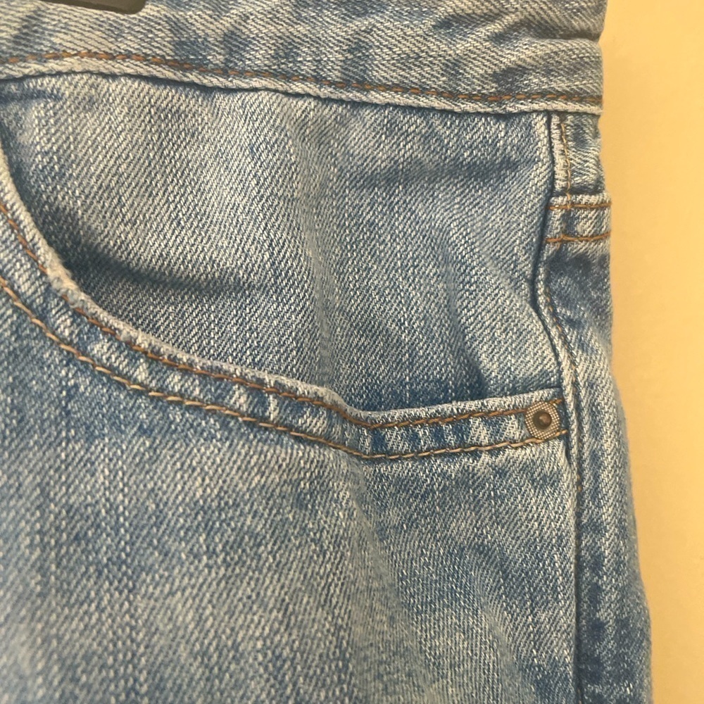 Vintage Women’s Levi’s Light Washed Worn Cowgirl Shorts Size 8 - Picture 5 of 11